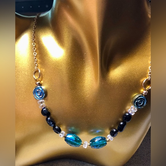 Pretty blue and black necklace-artisan - Picture 4 of 7